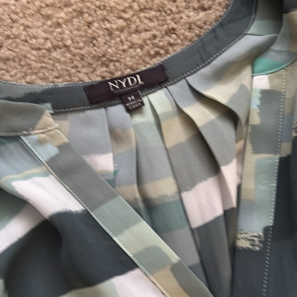 NYDJ Patterned Sleeveless Top - Green and Gray size medium - Picture 2 of 7